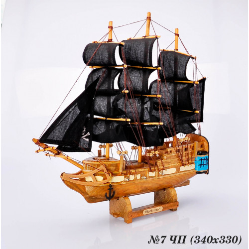 Деревянный корабль / парусник 34х33см №7 черные паруса 