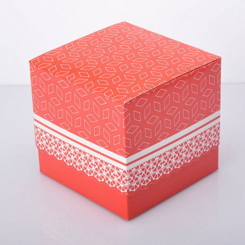 Подарочная коробка "с принтом красная"