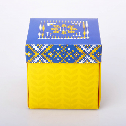 Подарочная упаковка коробка "Вишиванка"