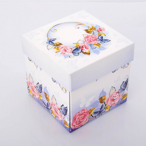 Подарочная коробка "цветы-бабочки"